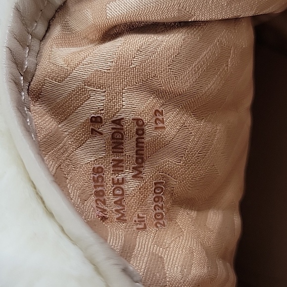 COLE HAAN Cream Cozy Fur Accents Boots Size 7.5 - Picture 7 of 7